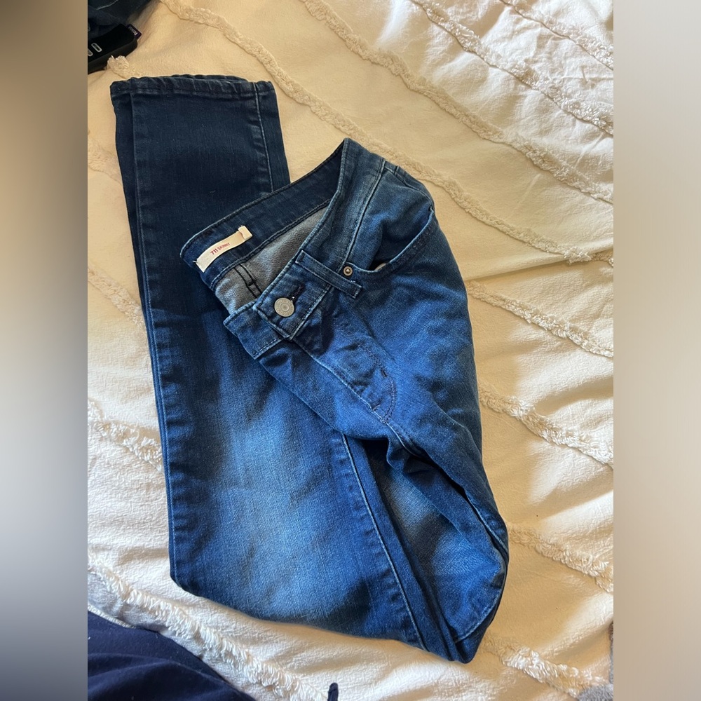 Levi’s 711 Skinny Blue Jeans. Size 29
